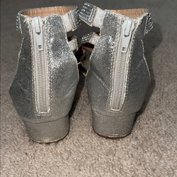 Adrienne Vittadini Levain Silver Strappy Girls Heels Kids Size 4 - Picture 4 of 8